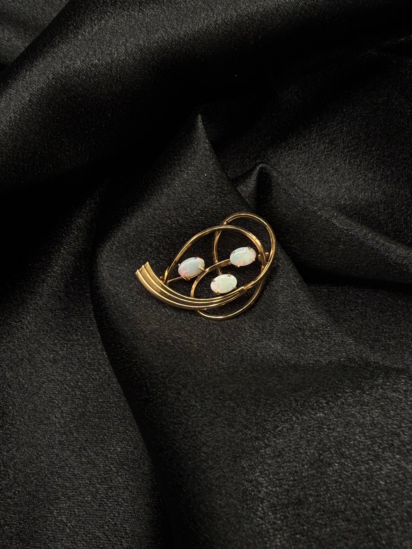 Dewdrop Waltz Brooch