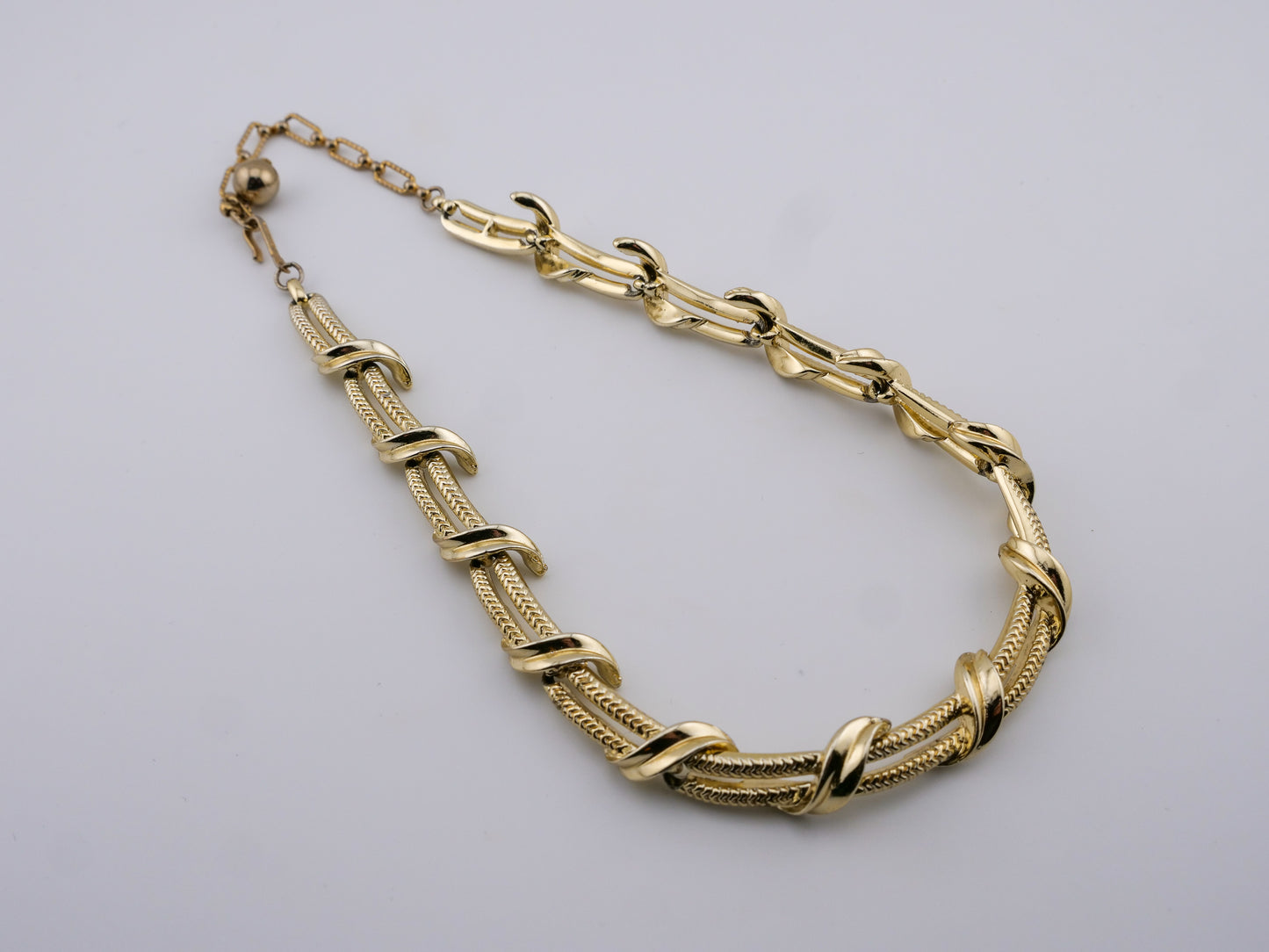 Golden Oath Lisner Knot Choker