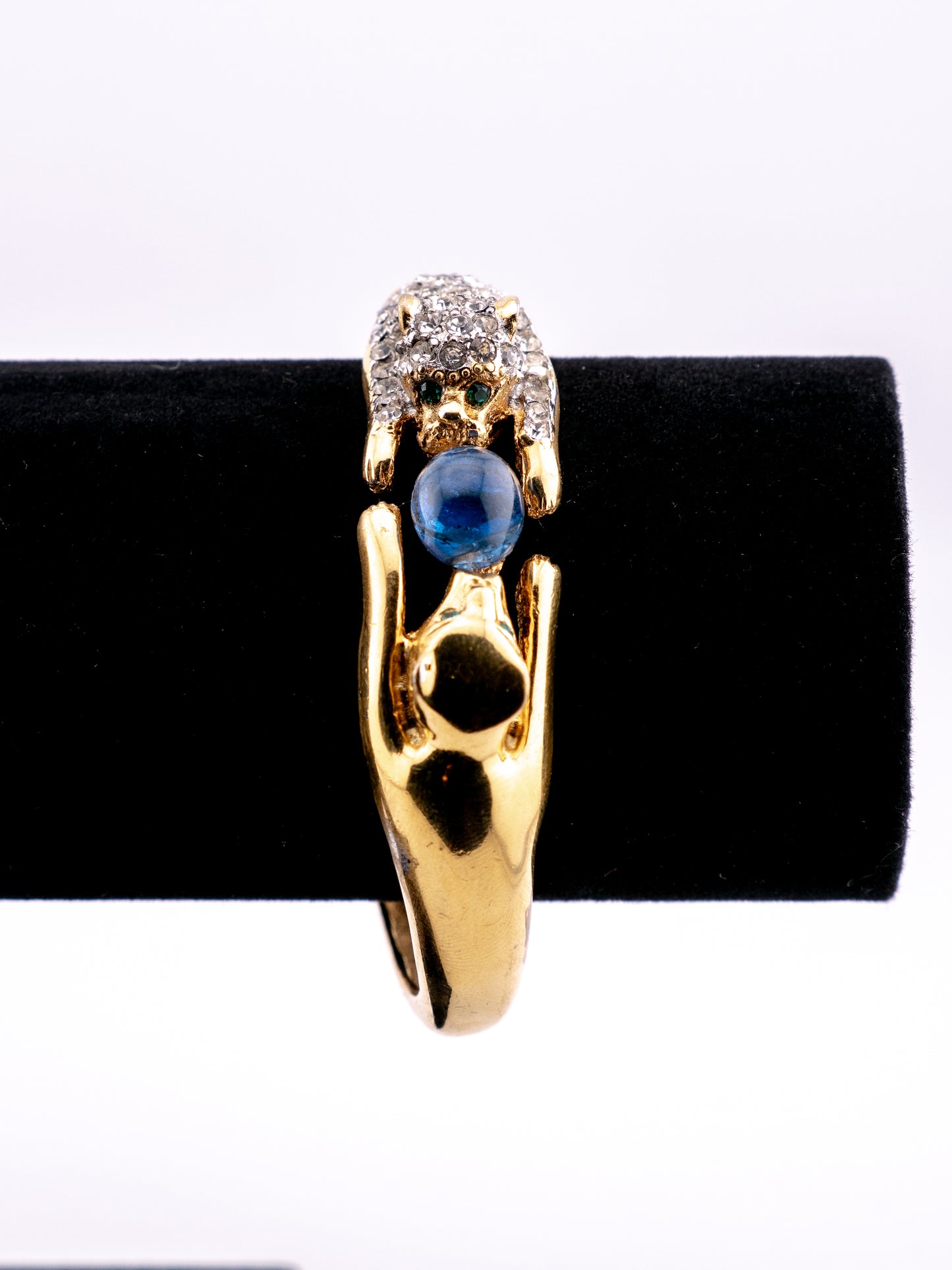 The Sapphire Hunt - Les Bernard Collectible