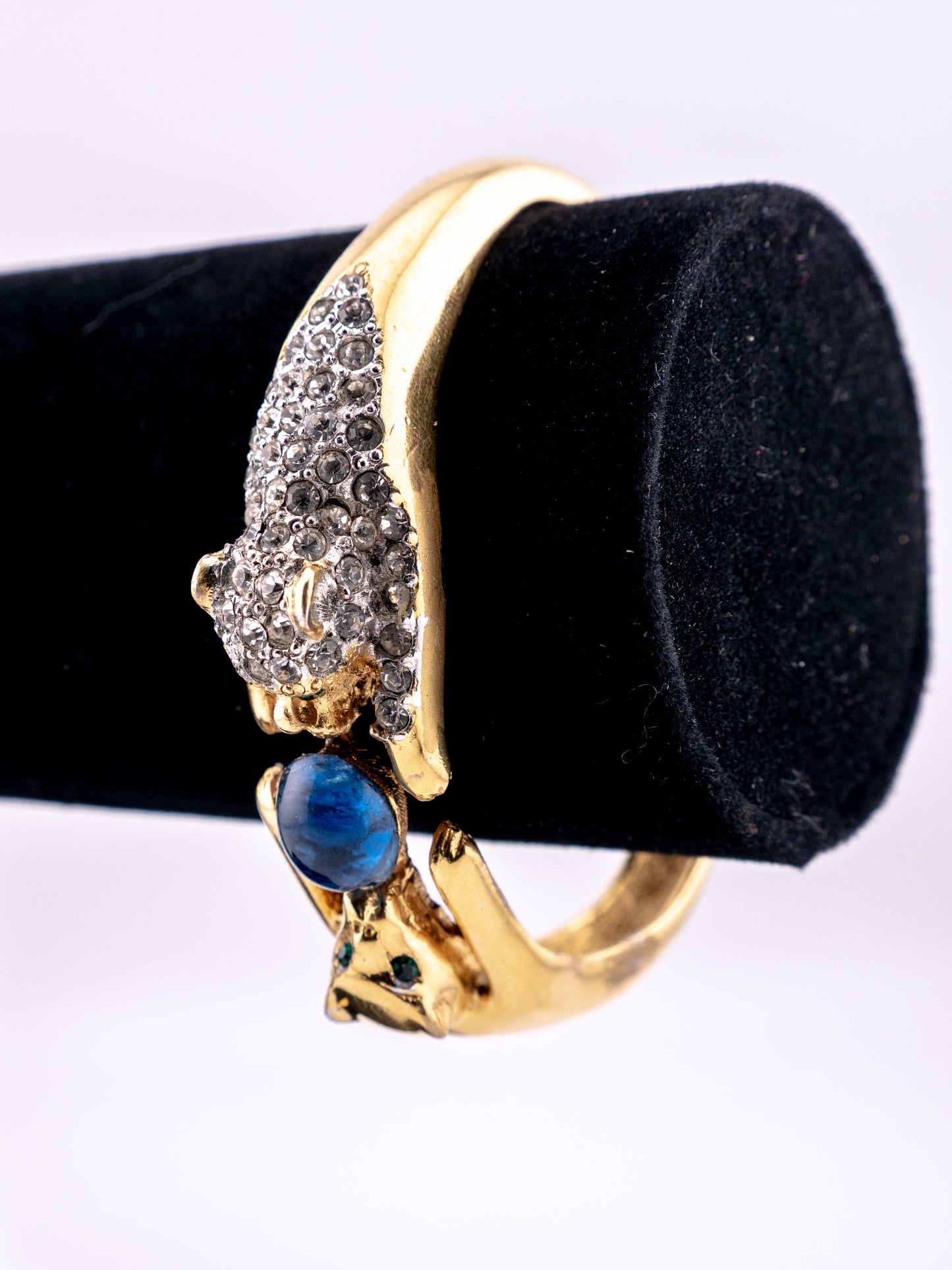 The Sapphire Hunt - Les Bernard Collectible