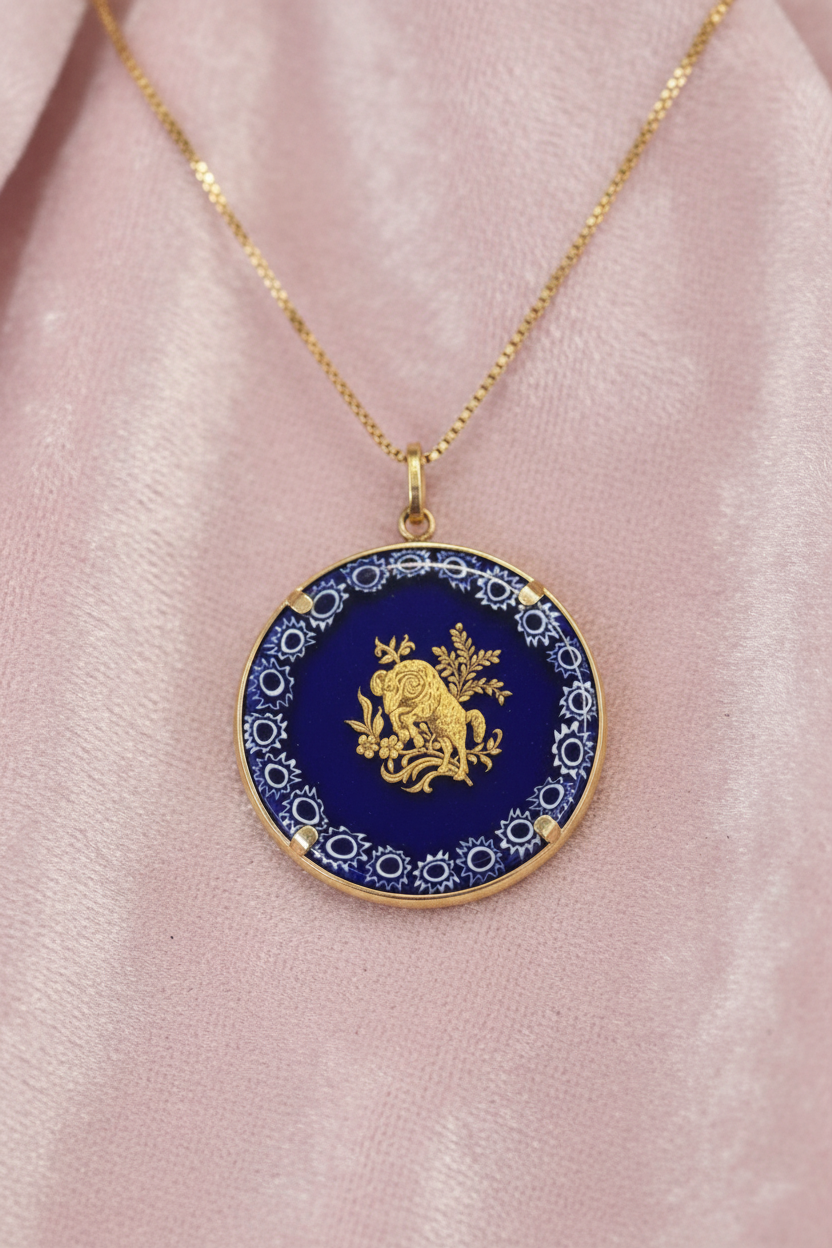 Signora Medallion Necklace
